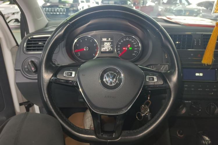 Used Volkswagen Polo 2016 1.6L Automatic Comfort Model Steering Wheel