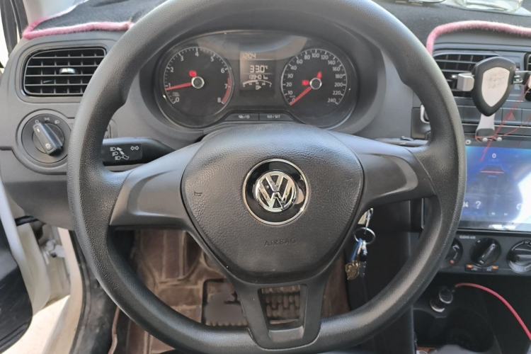 Used Volkswagen Polo 2016 1.4L Manual Fashion Model Steering Wheel
