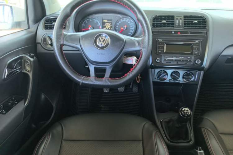 Used Volkswagen Polo 2016 1.4L Manual Fashion Model Steering Wheel