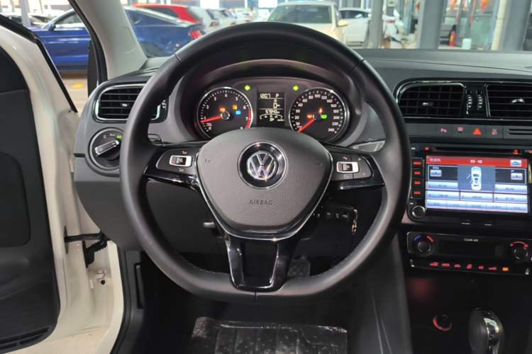 Used Volkswagen Polo 2016 1.6L Automatic Luxury Model Steering Wheel