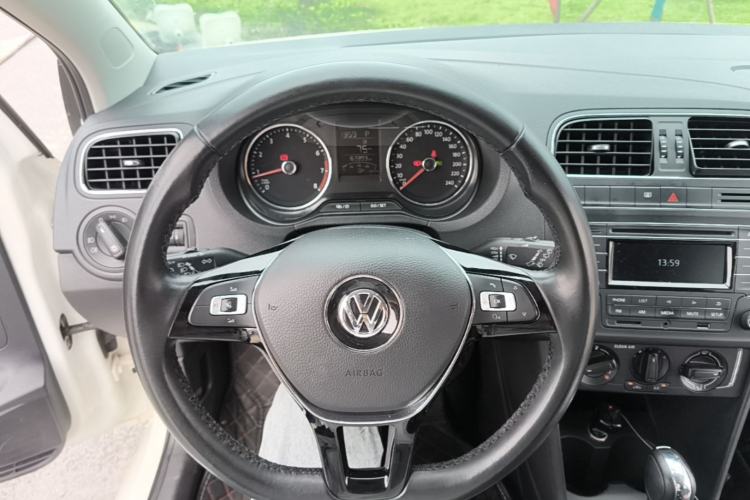 Used Volkswagen Polo 2016 1.6L Automatic Comfort Model Steering Wheel