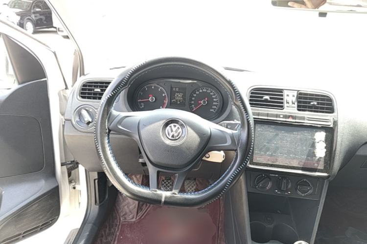 Used Volkswagen Polo 2016 1.4L Manual Fashion Model Steering Wheel
