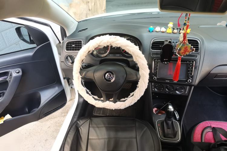 Used Volkswagen Polo 2016 1.6L Automatic Comfort Model Steering Wheel