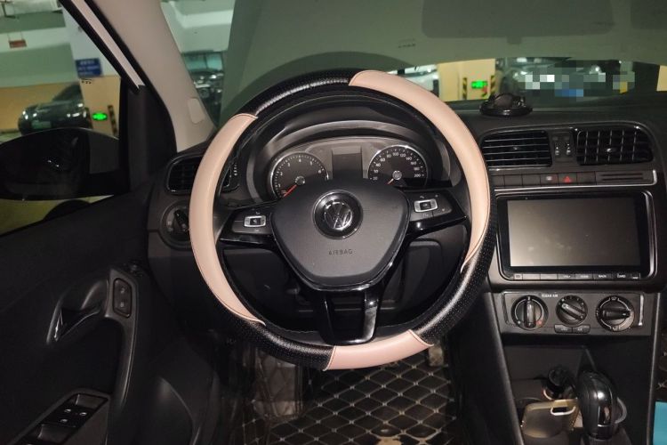 Used Volkswagen Polo 2016 1.6L Automatic Comfort Model Steering Wheel