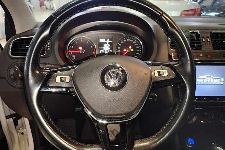 Used Volkswagen Polo 2016 1.6L Automatic Comfort Model Steering Wheel