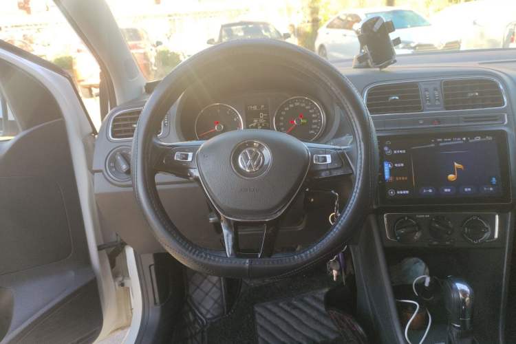 Used Volkswagen Polo 2016 1.6L Automatic Comfort Model Steering Wheel