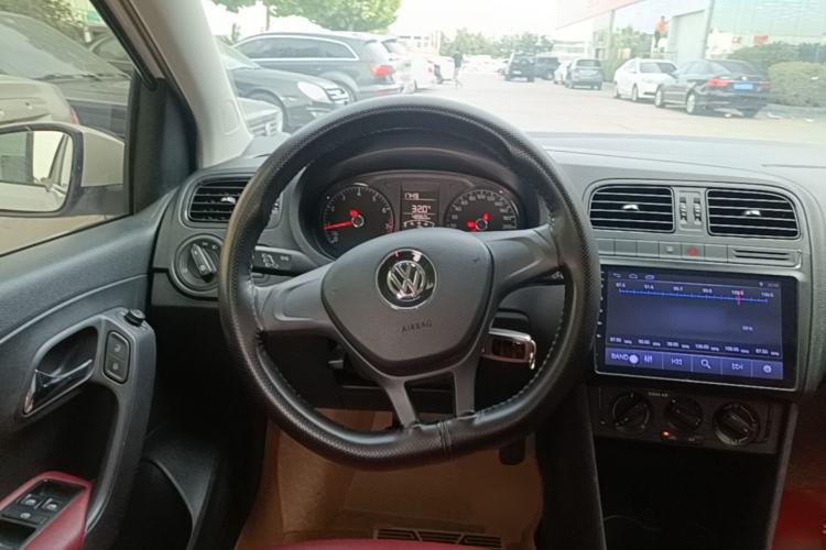 Used Volkswagen Polo 2016 1.4L Manual Fashion Model Steering Wheel
