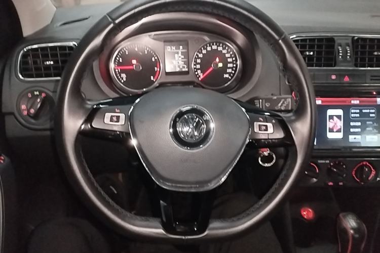 Used Volkswagen Polo 2016 1.6L Automatic Comfort Model Steering Wheel