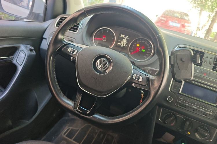 Used Volkswagen Polo 2016 1.6L Automatic Comfort Model Steering Wheel