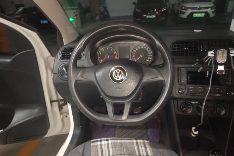 Used Volkswagen Polo 2016 1.4L Manual Fashion Model Steering Wheel