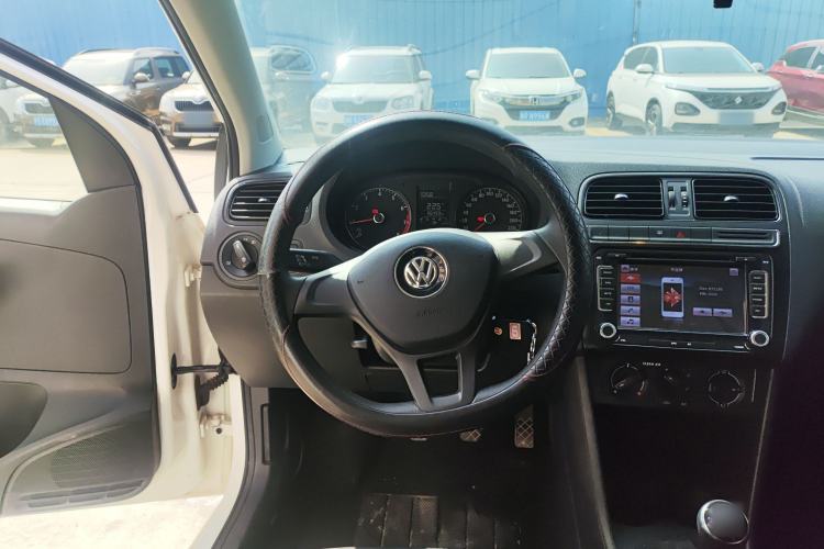 Used Volkswagen Polo 2016 1.4L Manual Fashion Model Steering Wheel