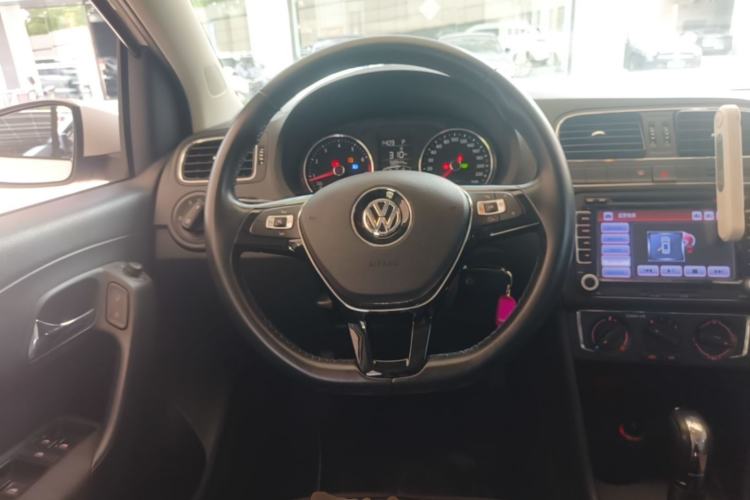Used Volkswagen Polo 2016 1.6L Automatic Comfort Model Steering Wheel