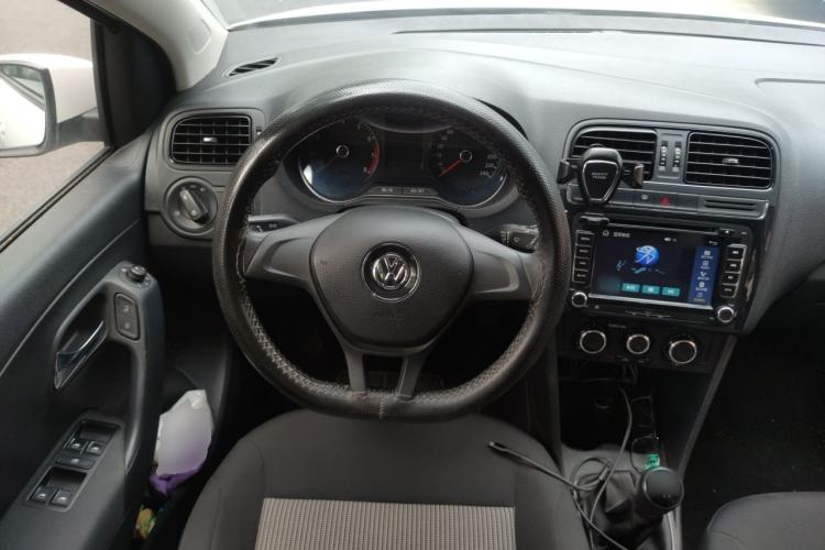 Used Volkswagen Polo 2016 1.4L Manual Fashion Model Steering Wheel