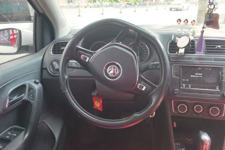 Used Volkswagen Polo 2016 1.6L Automatic Comfort Model Steering Wheel