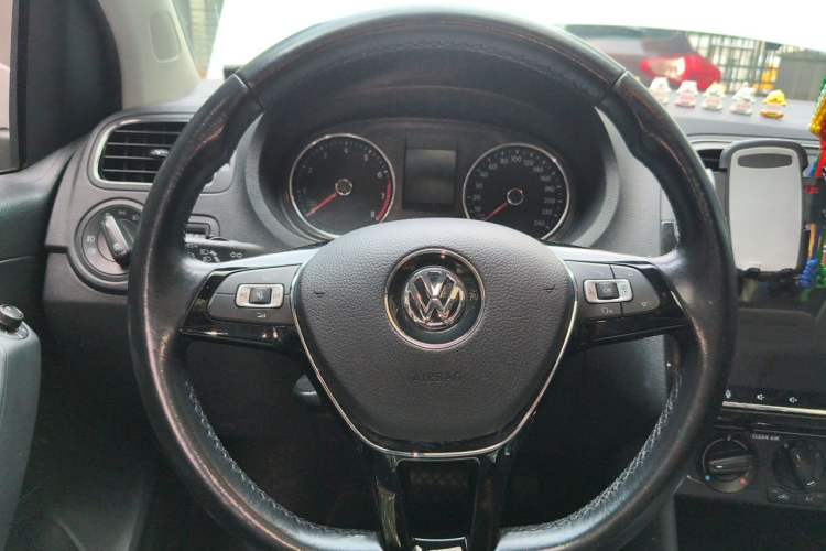 Used Volkswagen Polo 2016 1.6L Automatic Comfort Model Steering Wheel
