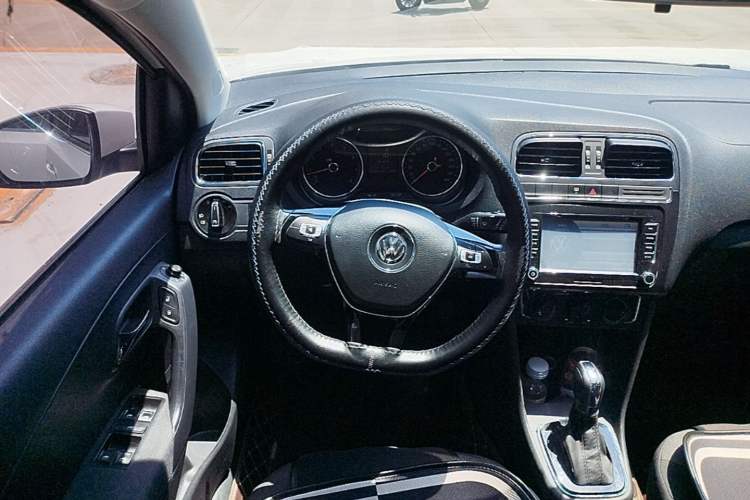Used Volkswagen Polo 2016 1.6L Automatic Comfort Model Steering Wheel