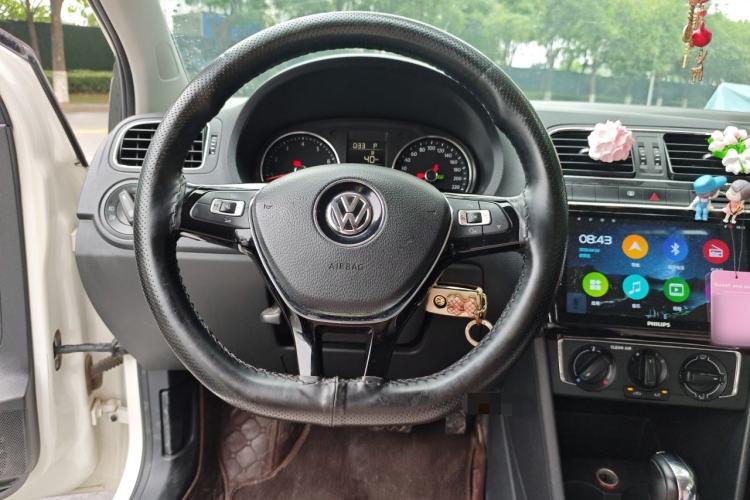 Used Volkswagen Polo 2016 1.6L Automatic Comfort Model Steering Wheel