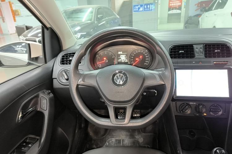 Used Volkswagen Polo 2016 1.4L Manual Fashion Model Steering Wheel