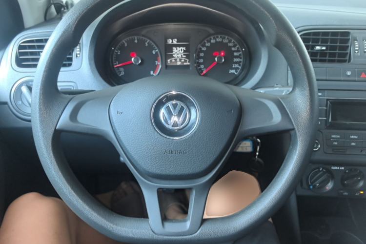 Used Volkswagen Polo 2016 1.4L Manual Fashion Model Steering Wheel