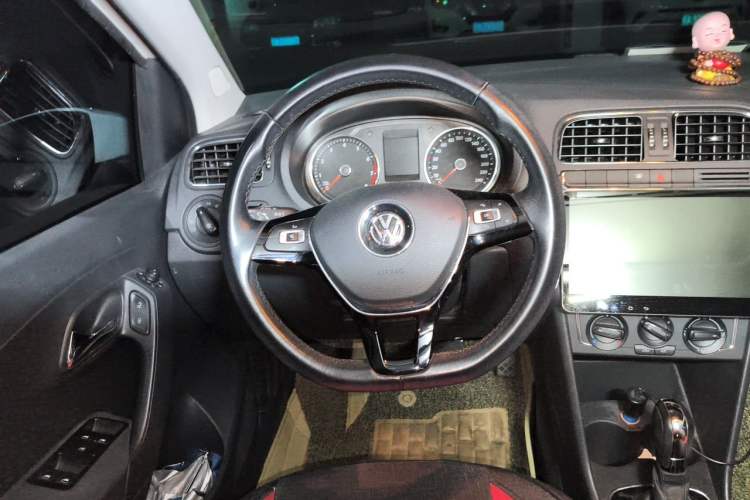 Used Volkswagen Polo 2016 1.6L Automatic Comfort Model Steering Wheel