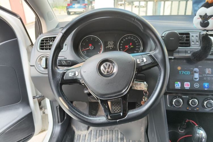 Used Volkswagen Polo 2016 1.6L Automatic Comfort Model Steering Wheel