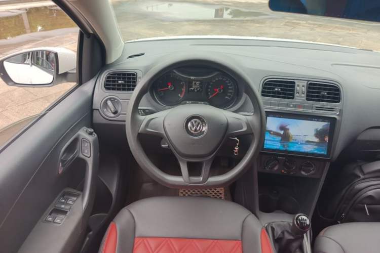 Used Volkswagen Polo 2016 1.4L Manual Fashion Model Steering Wheel