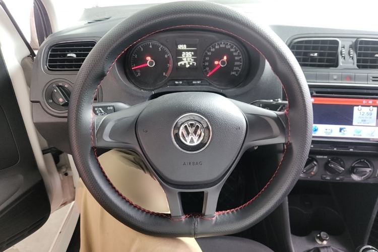 Used Volkswagen Polo 2016 1.4L Manual Fashion Model Steering Wheel