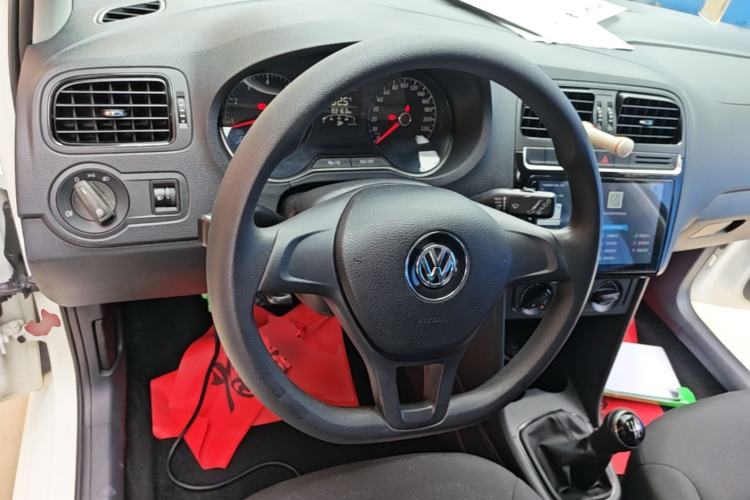 Used Volkswagen Polo 2016 1.4L Manual Fashion Model Steering Wheel