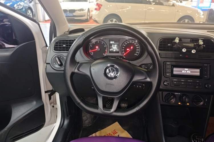 Used Volkswagen Polo 2016 1.4L Manual Fashion Model Steering Wheel
