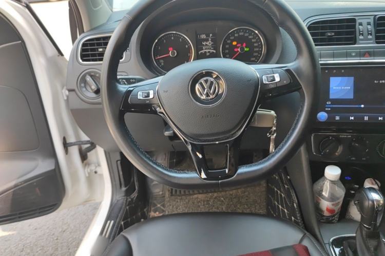 Used Volkswagen Polo 2016 1.6L Automatic Comfort Model Steering Wheel