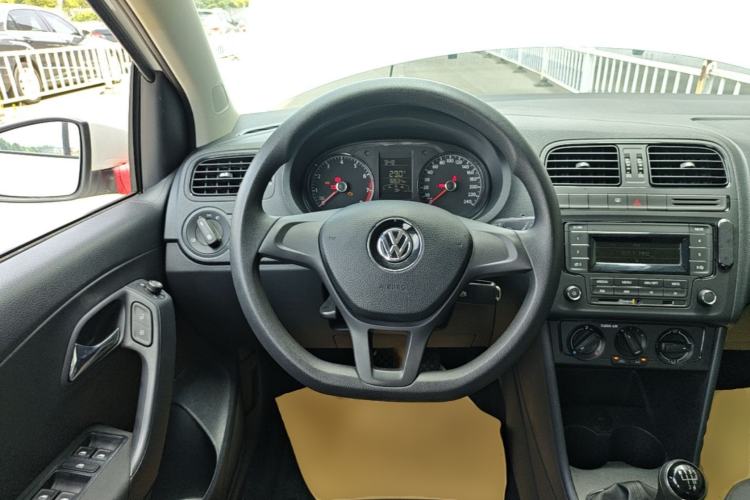 Used Volkswagen Polo 2016 1.4L Manual Fashion Model Steering Wheel