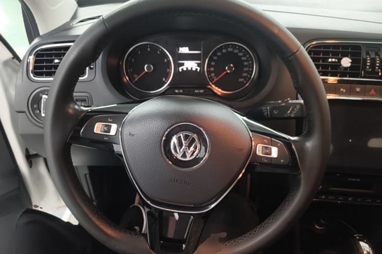 Used Volkswagen Polo 2016 1.6L Automatic Luxury Model Steering Wheel