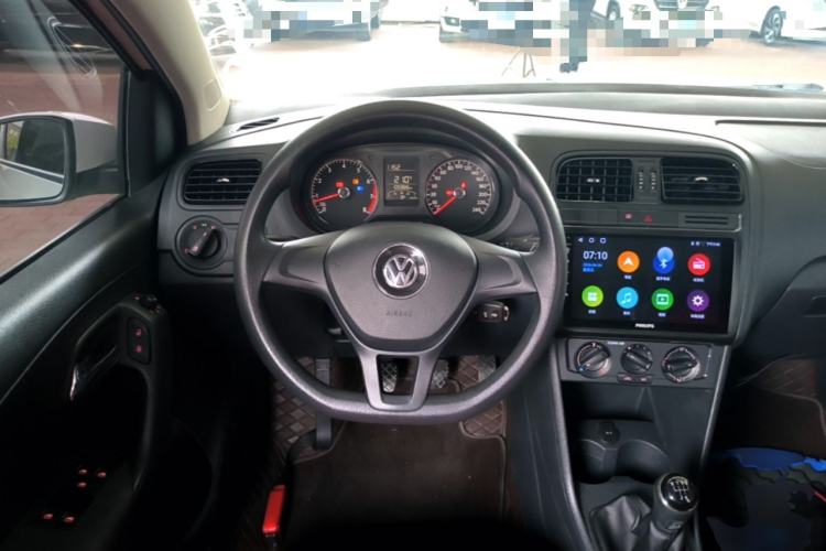 Used Volkswagen Polo 2016 1.4L Manual Fashion Model Steering Wheel