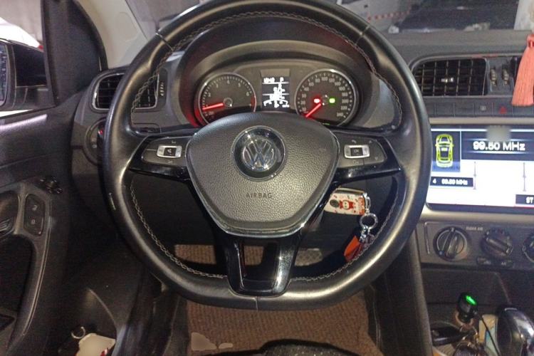 Used Volkswagen Polo 2016 1.6L Automatic Comfort Model Steering Wheel