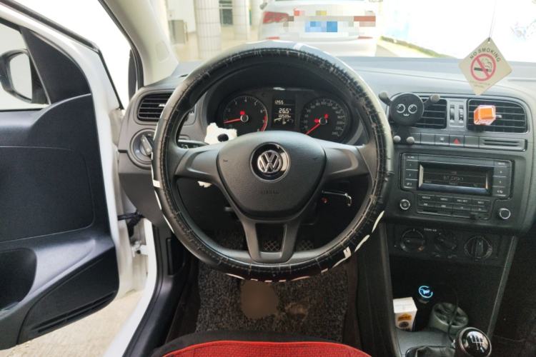 Used Volkswagen Polo 2016 1.4L Manual Fashion Model Steering Wheel