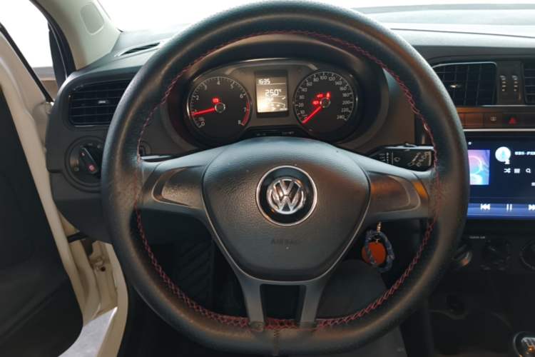 Used Volkswagen Polo 2016 1.4L Manual Fashion Model Steering Wheel