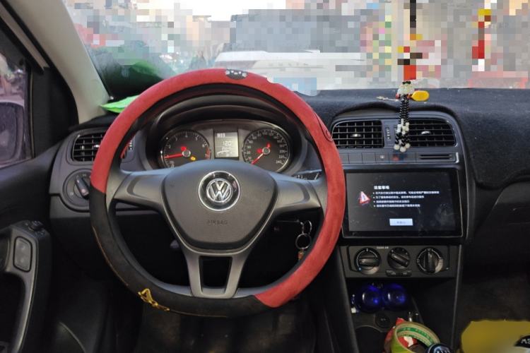 Used Volkswagen Polo 2016 1.4L Manual Fashion Model Steering Wheel