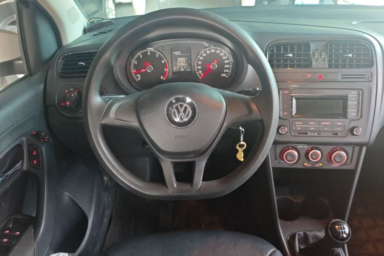Used Volkswagen Polo 2016 1.4L Manual Fashion Model Steering Wheel