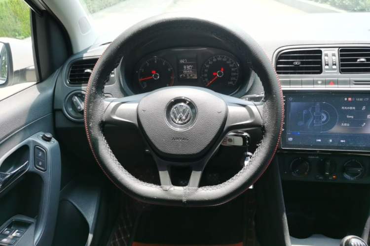 Used Volkswagen Polo 2016 1.4L Manual Fashion Model Steering Wheel