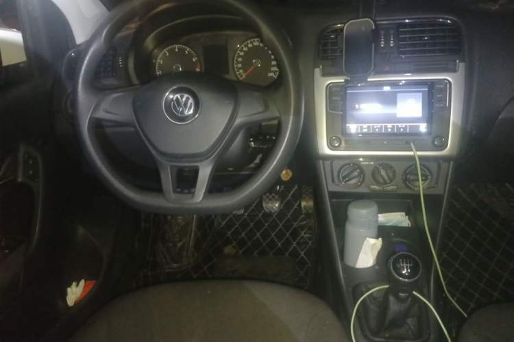 Used Volkswagen Polo 2016 1.4L Manual Fashion Model Steering Wheel