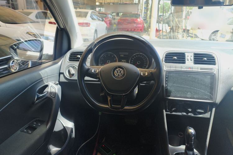 Used Volkswagen Polo 2016 1.6L Automatic Comfort Model Steering Wheel
