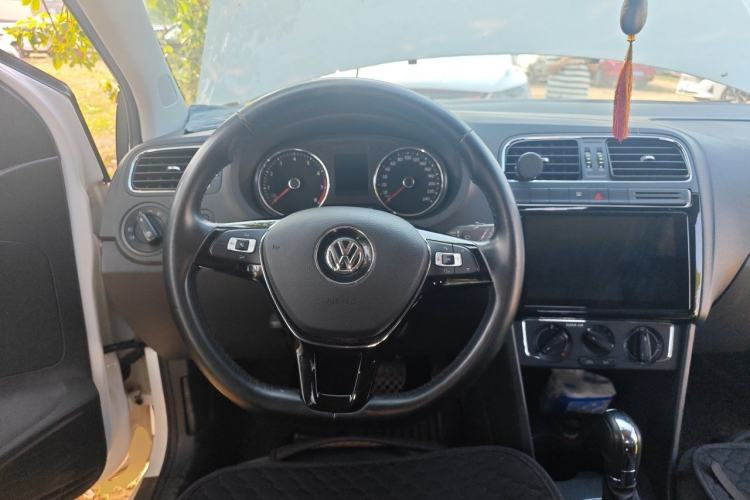 Used Volkswagen Polo 2016 1.6L Automatic Comfort Model Steering Wheel