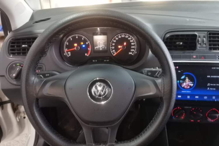 Used Volkswagen Polo 2016 1.4L Manual Fashion Model Steering Wheel
