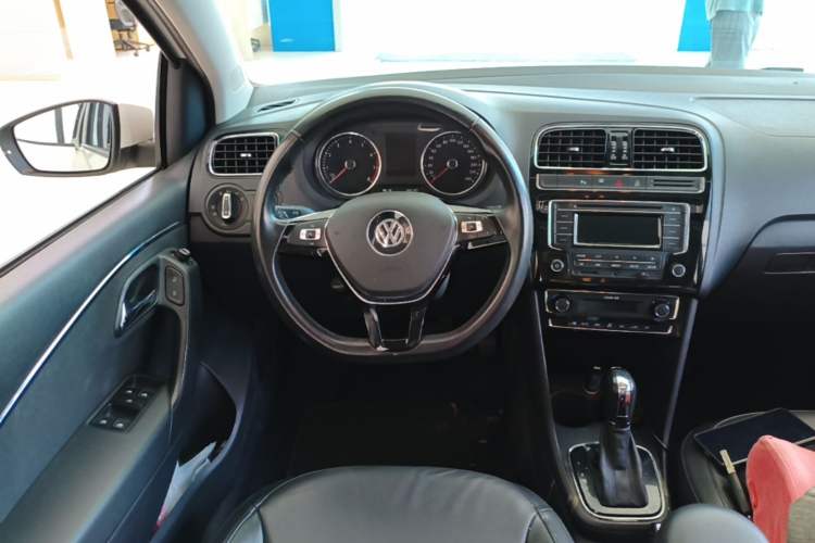 Used Volkswagen Polo 2016 1.6L Automatic Luxury Model Steering Wheel