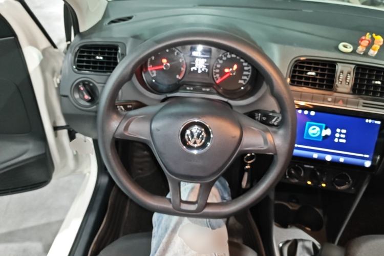 Used Volkswagen Polo 2016 1.4L Manual Fashion Model Steering Wheel
