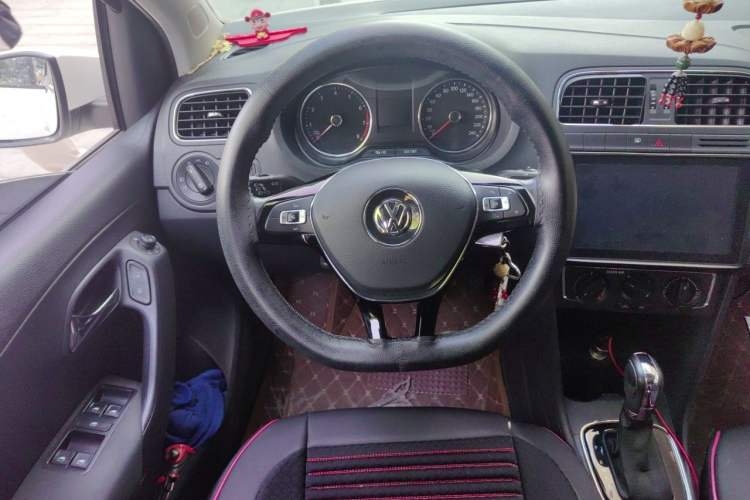 Used Volkswagen Polo 2016 1.6L Automatic Comfort Model Steering Wheel