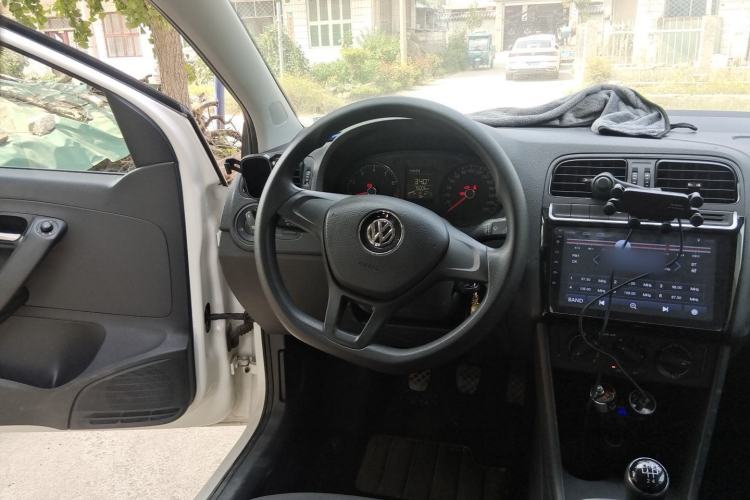 Used Volkswagen Polo 2016 1.4L Manual Fashion Model Steering Wheel