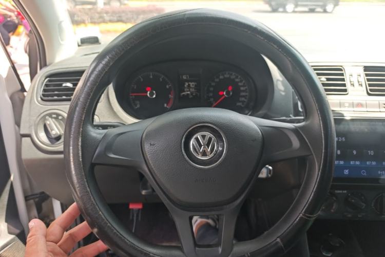 Used Volkswagen Polo 2016 1.4L Manual Fashion Model Steering Wheel