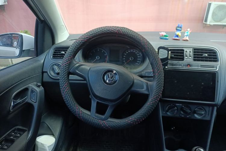 Used Volkswagen Polo 2016 1.4L Manual Fashion Model Steering Wheel