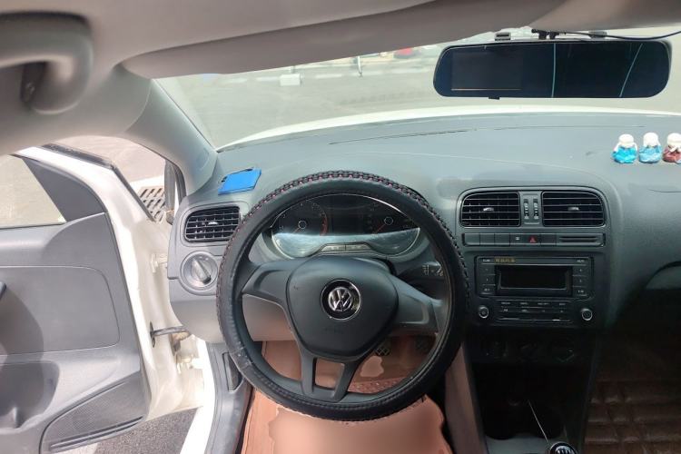 Used Volkswagen Polo 2016 1.4L Manual Fashion Model Steering Wheel